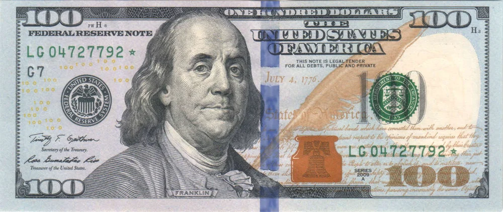 Billete de cien dólares como símbolo visual de educación financiera